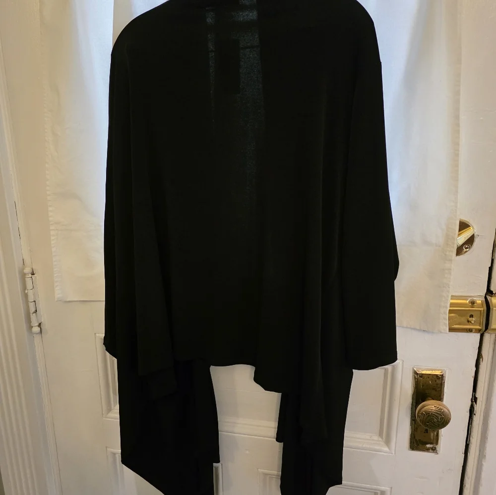 Elegant Black Long Tunic and Sleeveless Dress - Picture 5 of 9